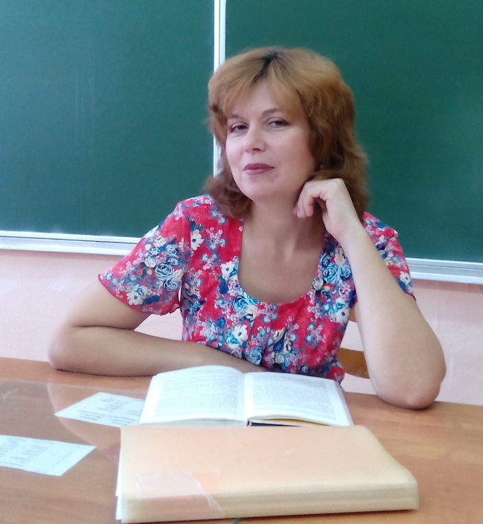 Смолина Юлия Владимировна - председатель МО учителей русского языка и литературы